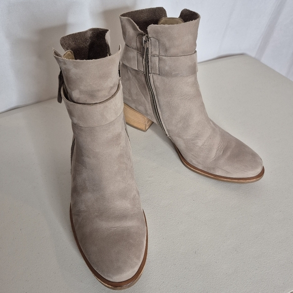 Paul Green Sheridan Suede Ankle Boots - Size 8 - Picture 7 of 16